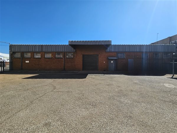 1 200  m² Industrial space