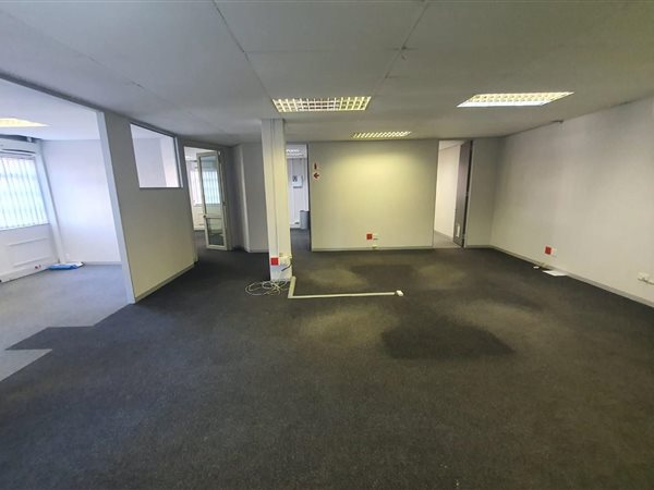 145  m² Commercial space