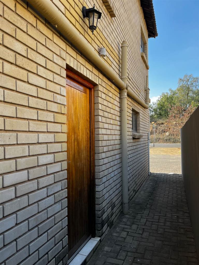3 Bed Townhouse in Spitskop photo number 20
