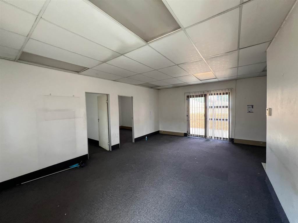 122  m² Commercial space in Alberton photo number 9