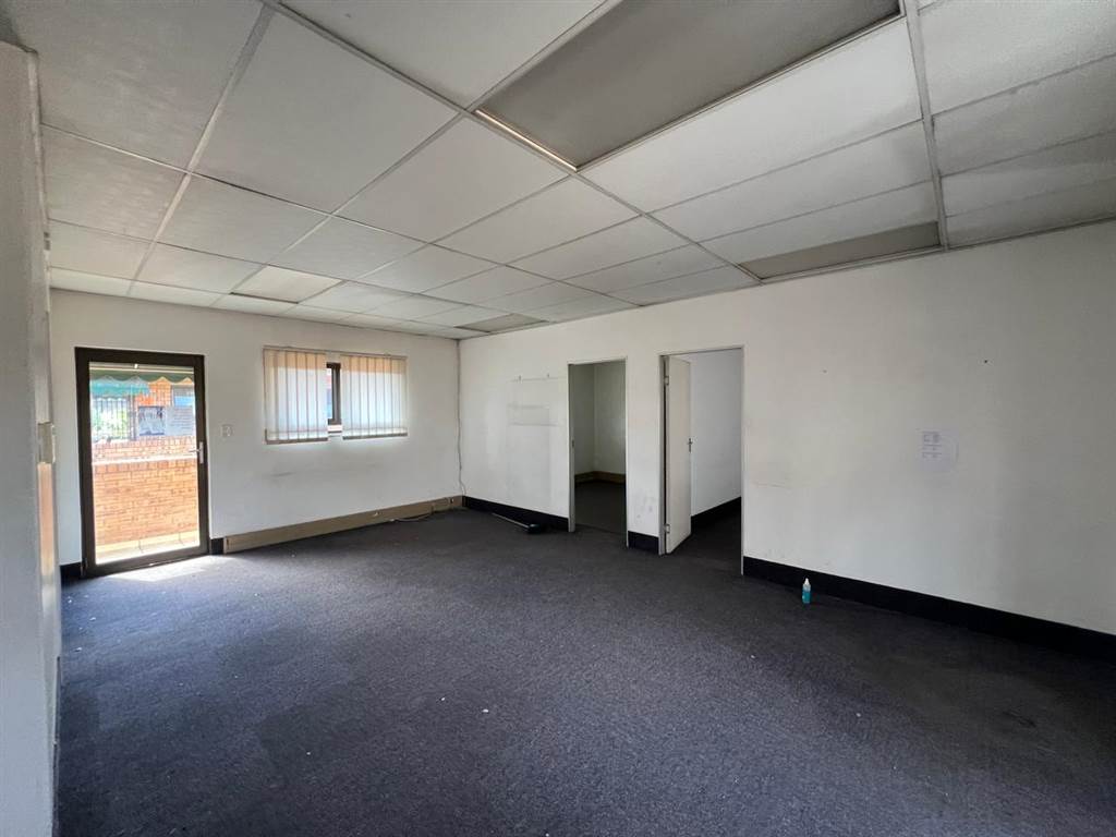 122  m² Commercial space in Alberton photo number 10
