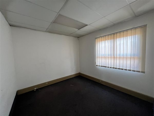 122  m² Commercial space in Alberton