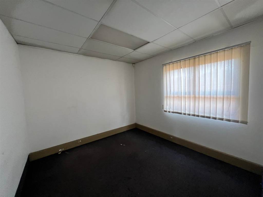 122  m² Commercial space in Alberton photo number 1