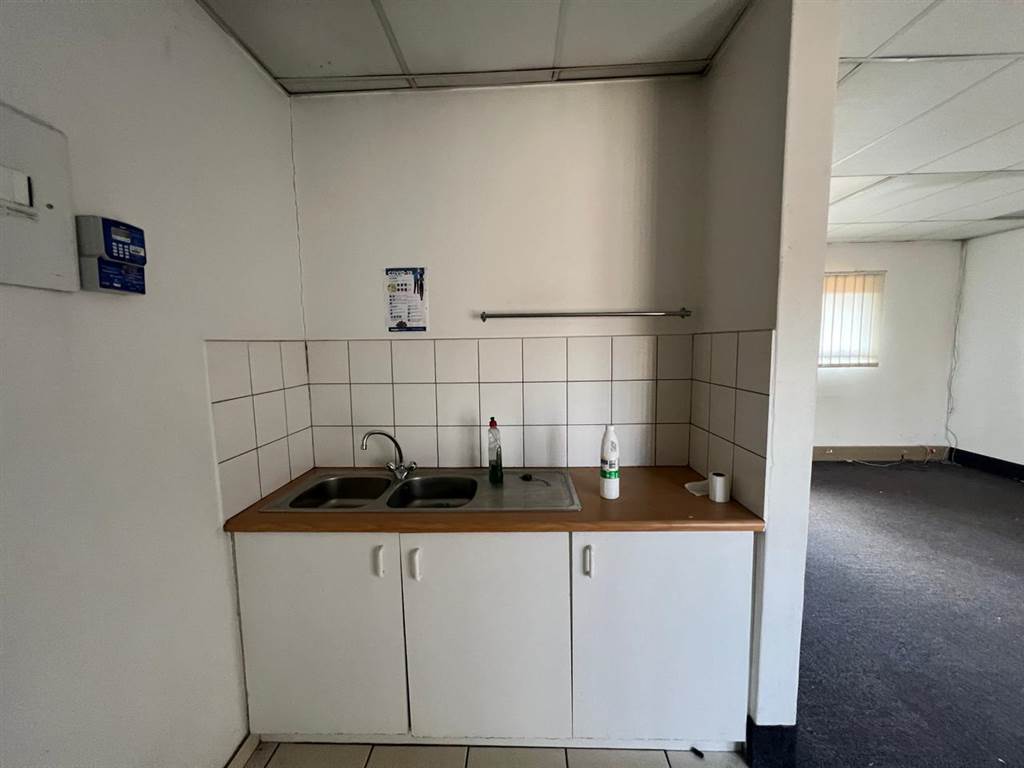 122  m² Commercial space in Alberton photo number 12