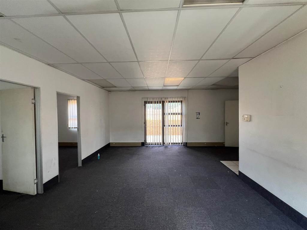 122  m² Commercial space in Alberton photo number 8