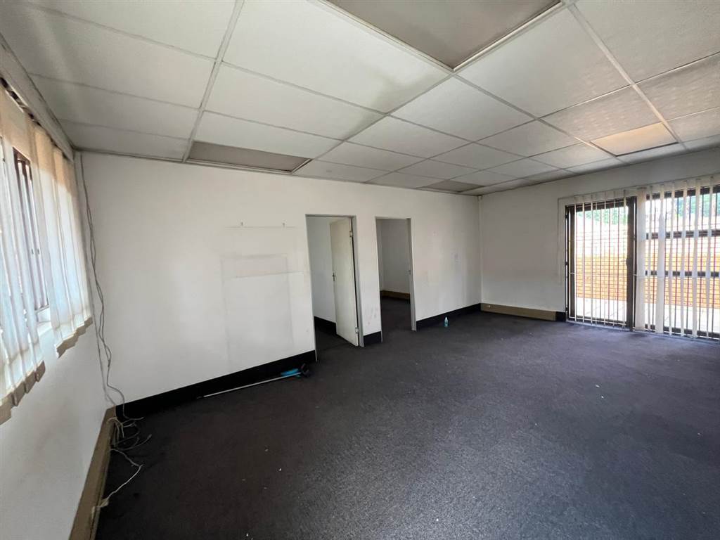122  m² Commercial space in Alberton photo number 11
