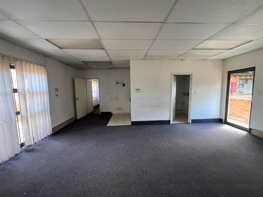 122  m² Commercial space in Alberton photo number 2