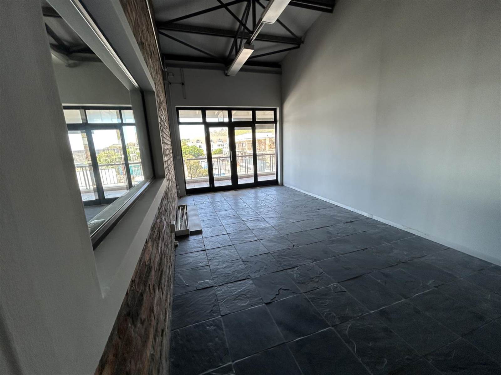 150  m² Office Space in Westlake photo number 4