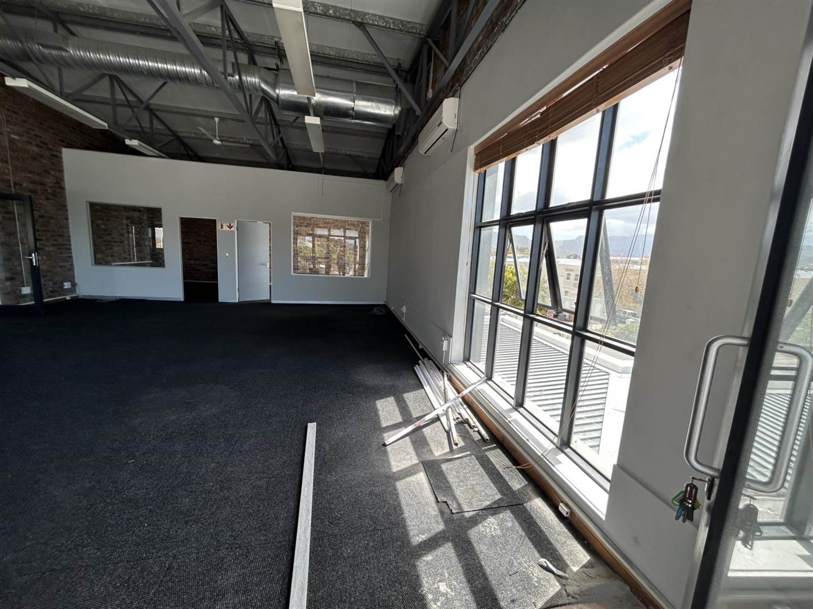 150  m² Office Space in Westlake photo number 9