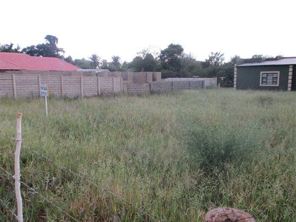 495 m² Land available in Henley on Klip