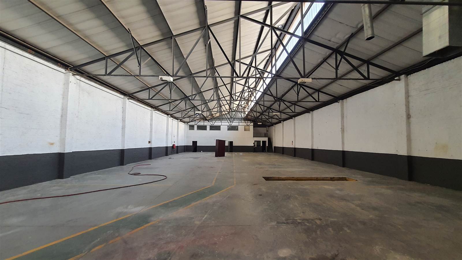 3288  m² Industrial space in Sebenza photo number 2