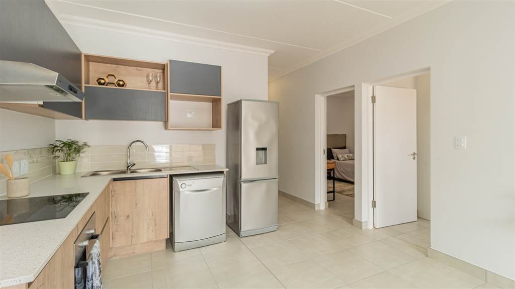 2 Bed Apartment in Vredekloof Heights photo number 9