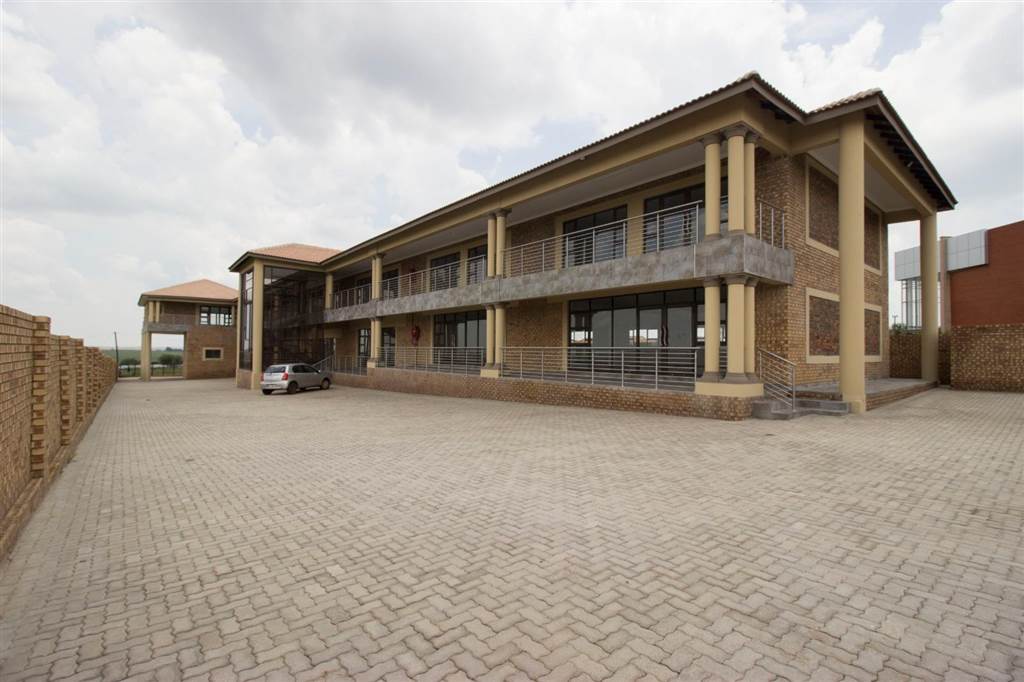 100  m² Commercial space in Witbank Central photo number 8