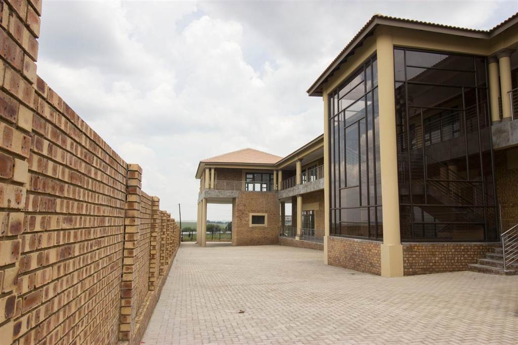 100  m² Commercial space in Witbank Central photo number 1