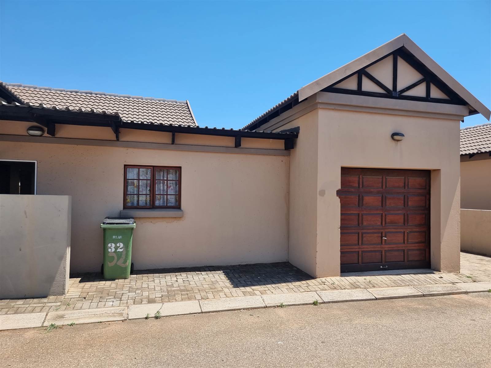 2 Bed Apartment in Waterval East photo number 1