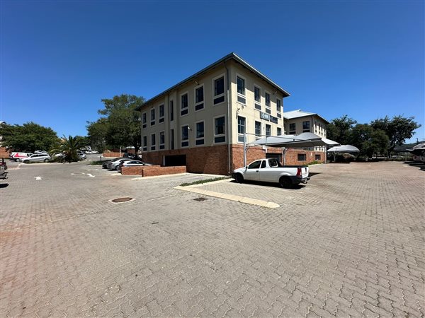 149  m² Commercial space