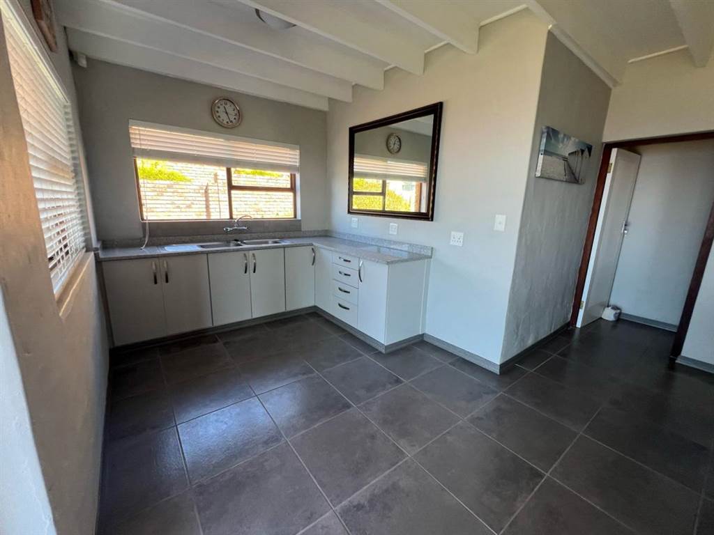 3 Bed House in Herolds Bay photo number 27