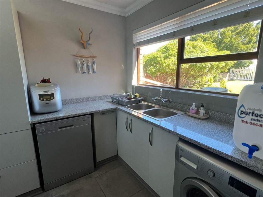 3 Bed House in Herolds Bay photo number 20