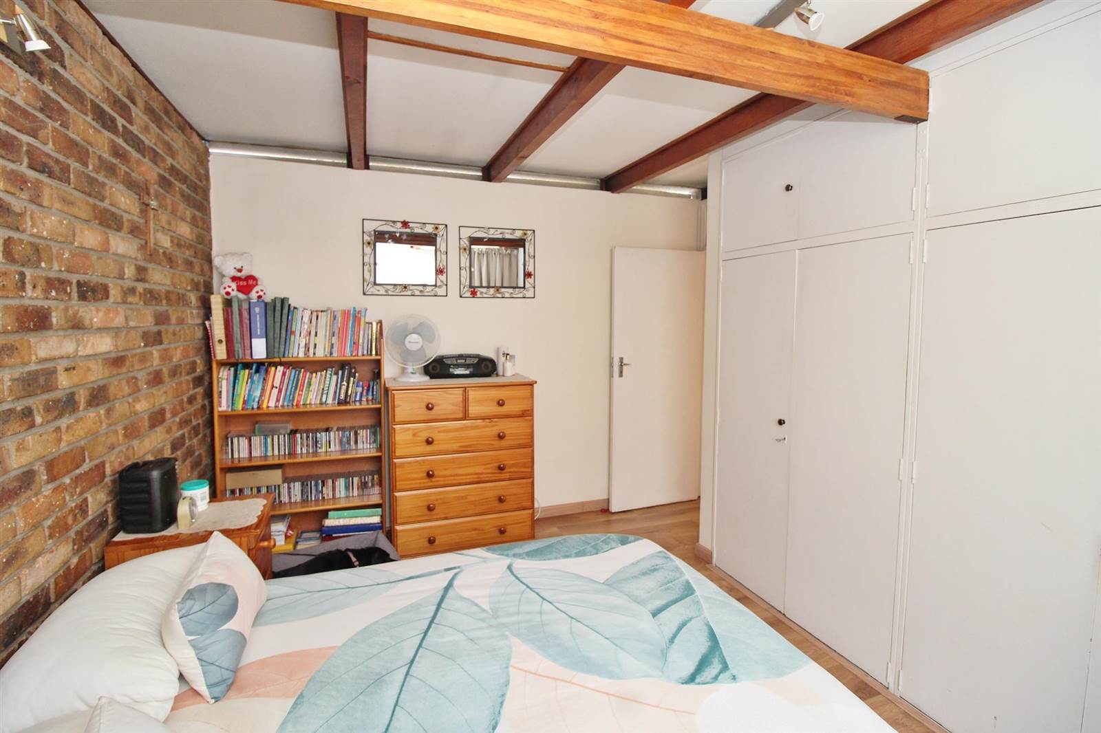 2 Bed Duplex in Primrose Hill photo number 9