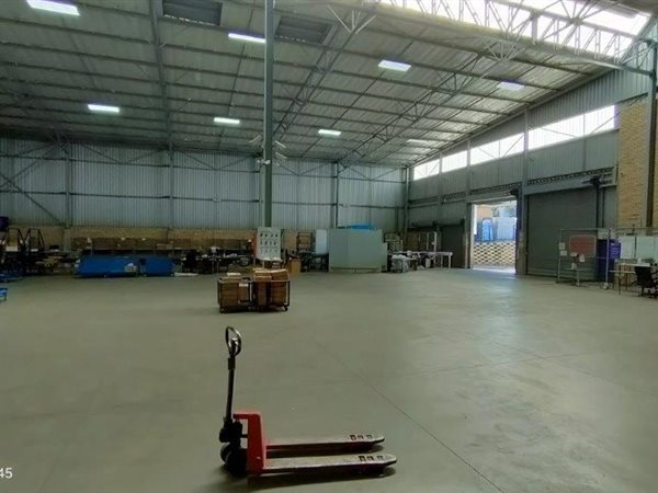 1 725  m² Industrial space