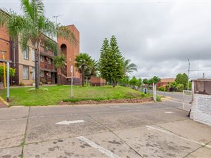 3 Bed Apartment in Laudium
