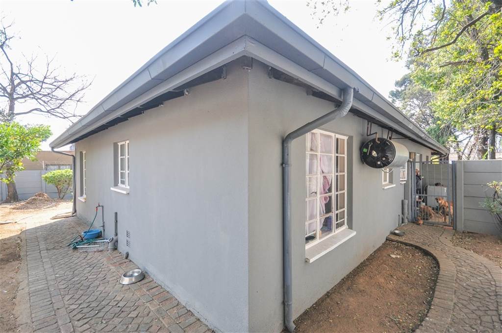 3 Bed House in Bloubosrand photo number 24