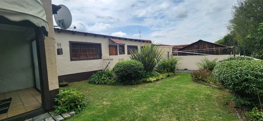 3 Bed Townhouse in Standerton Central photo number 2