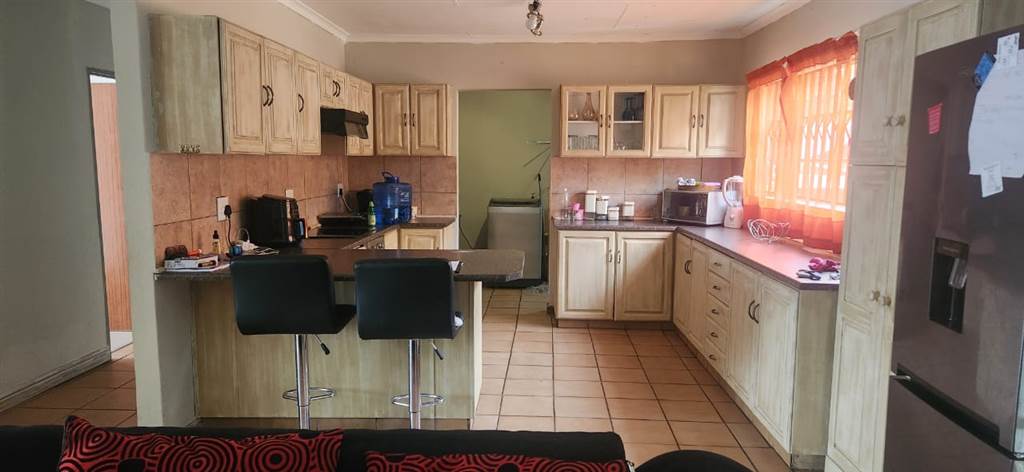 3 Bed Townhouse in Standerton Central photo number 10