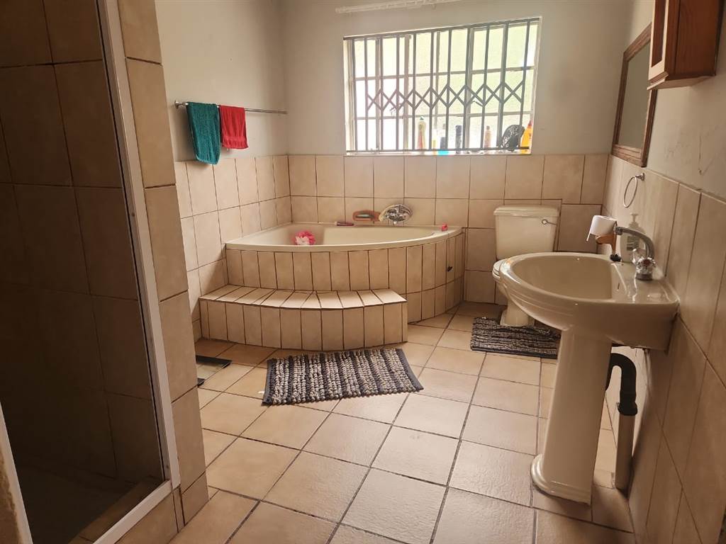 3 Bed Townhouse in Standerton Central photo number 13