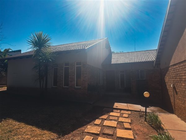 2 Bedroom House 2 Bedroom House