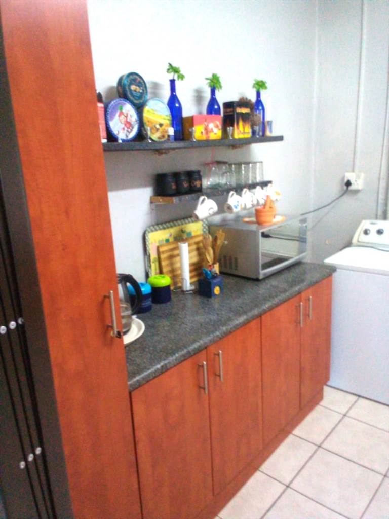 10 Bed House in Paarl Central West photo number 6