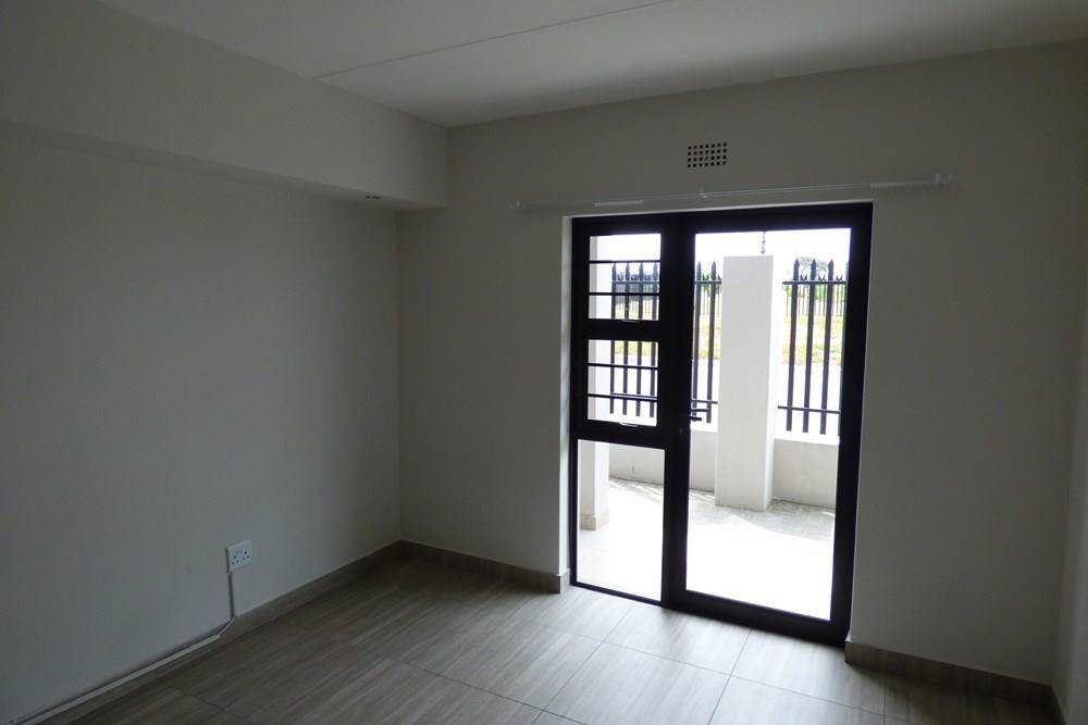 2 Bed Apartment in Parklands North photo number 18