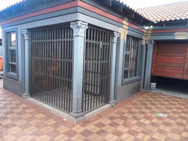 4 Bedroom House 4 Bedroom House