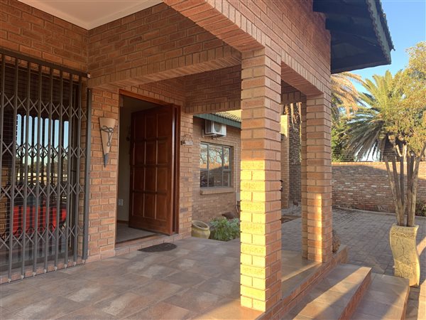3 Bed House in Postmasburg