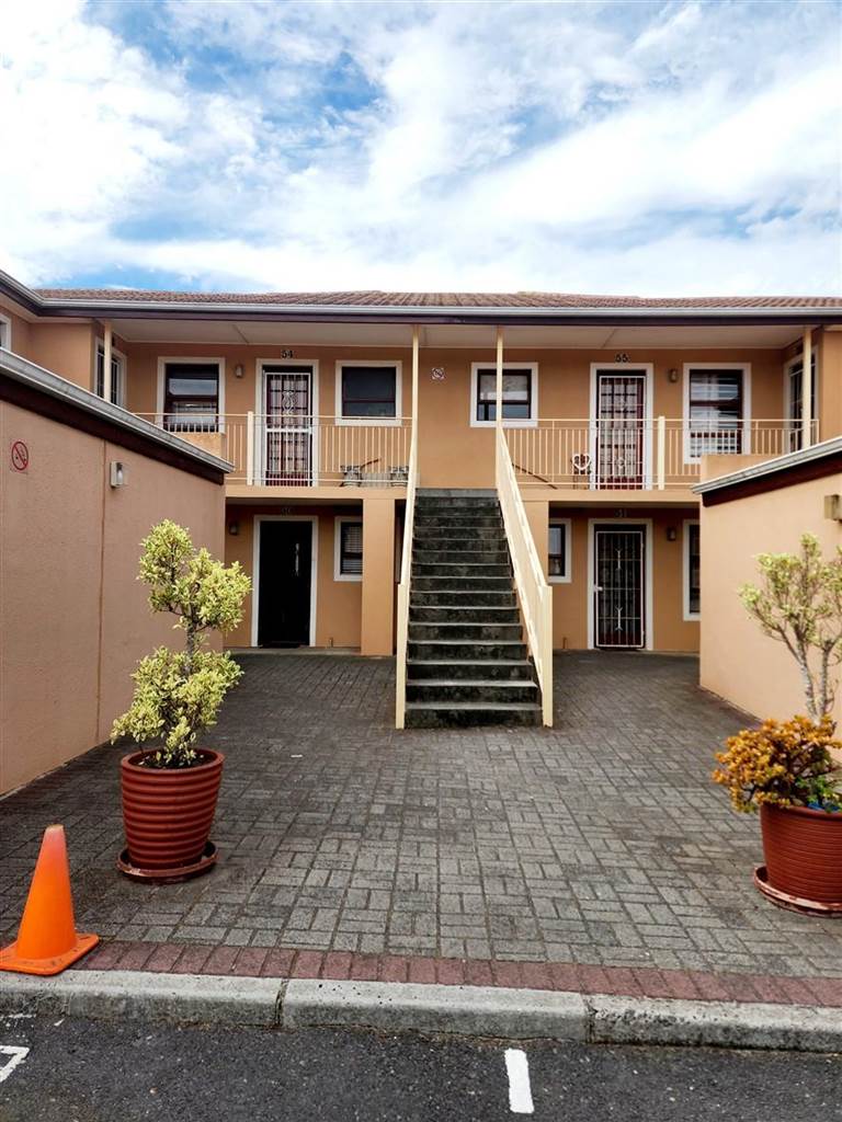 2 Bed Apartment in Durbanville Central photo number 11