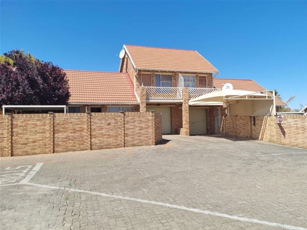 3 Bedroom Townhouse 3 Bedroom Townhouse