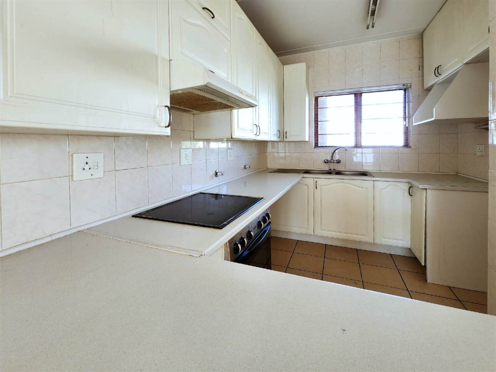 1 Bed Apartment in Bedfordview photo number 4