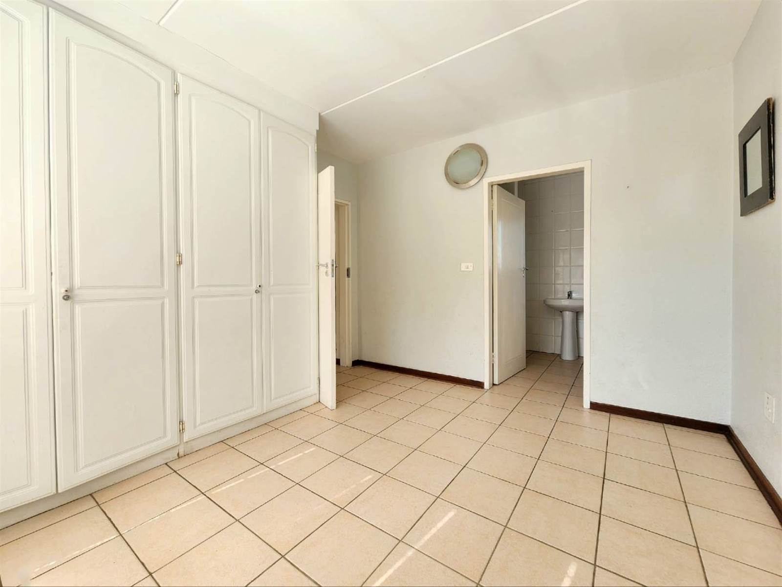 1 Bed Apartment in Bedfordview photo number 6