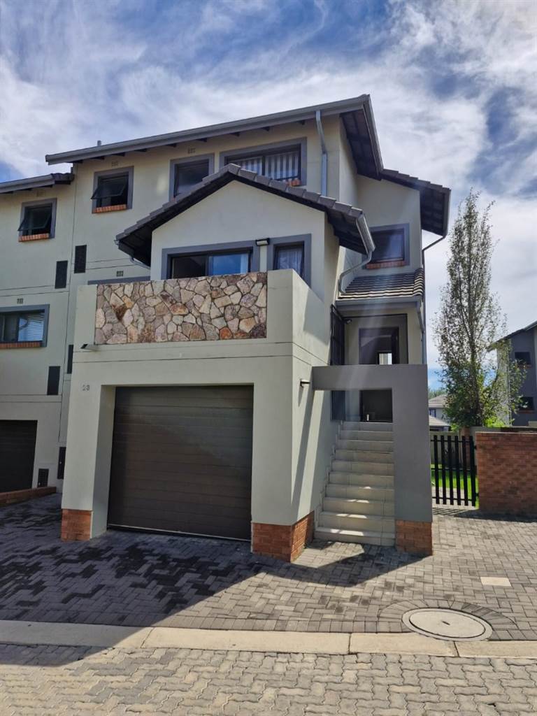 3 Bed Townhouse in Kyalami photo number 1