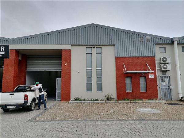 371  m² Industrial space