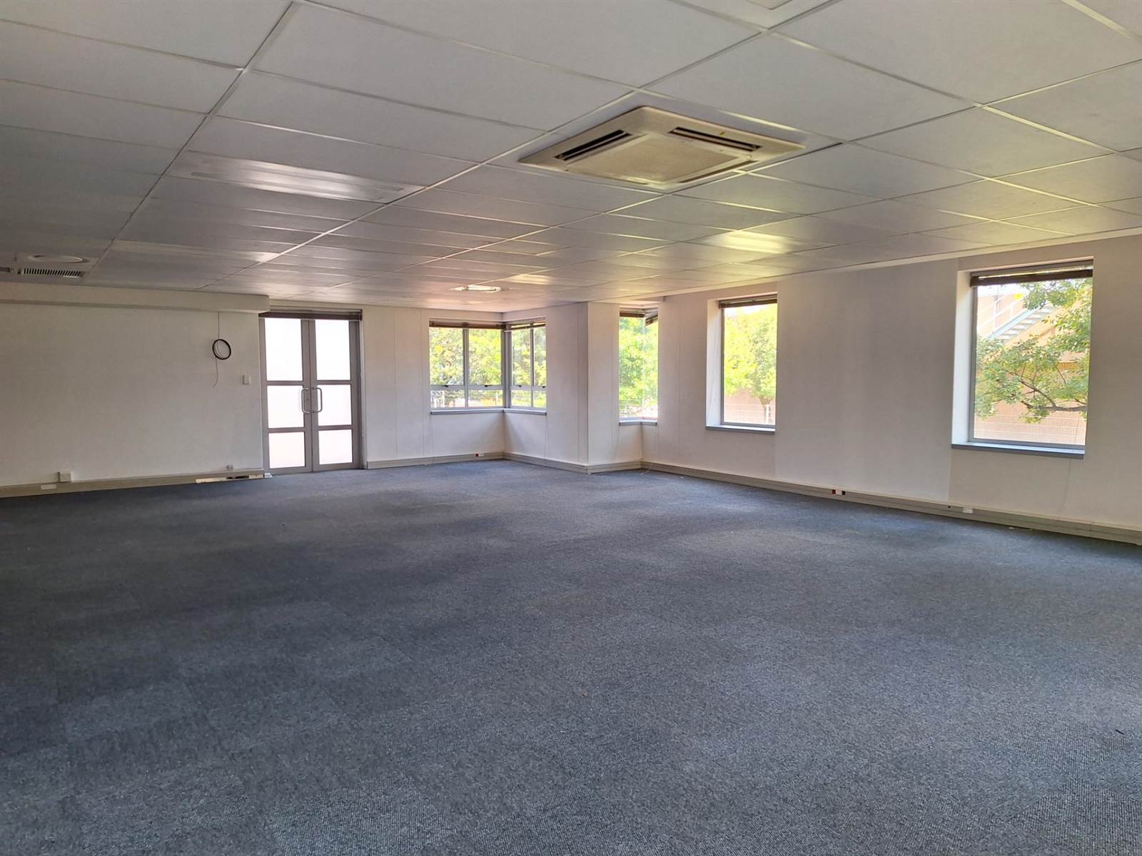 174  m² Commercial space in Faerie Glen photo number 8