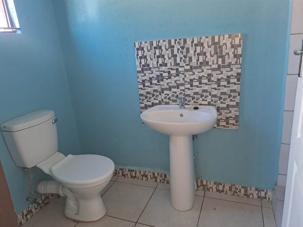 Bachelor apartment in Seshego photo number 5