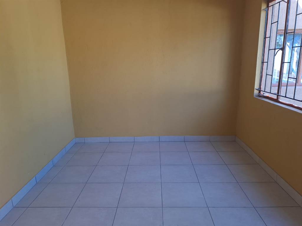 Bachelor apartment in Seshego photo number 3
