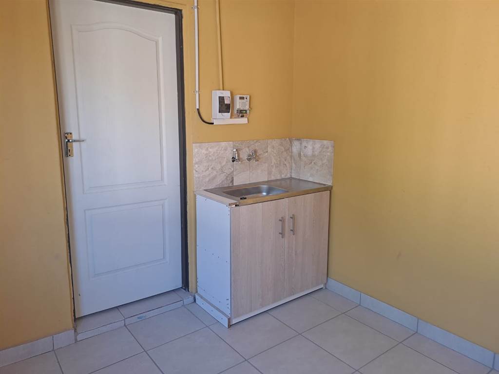 Bachelor apartment in Seshego photo number 2