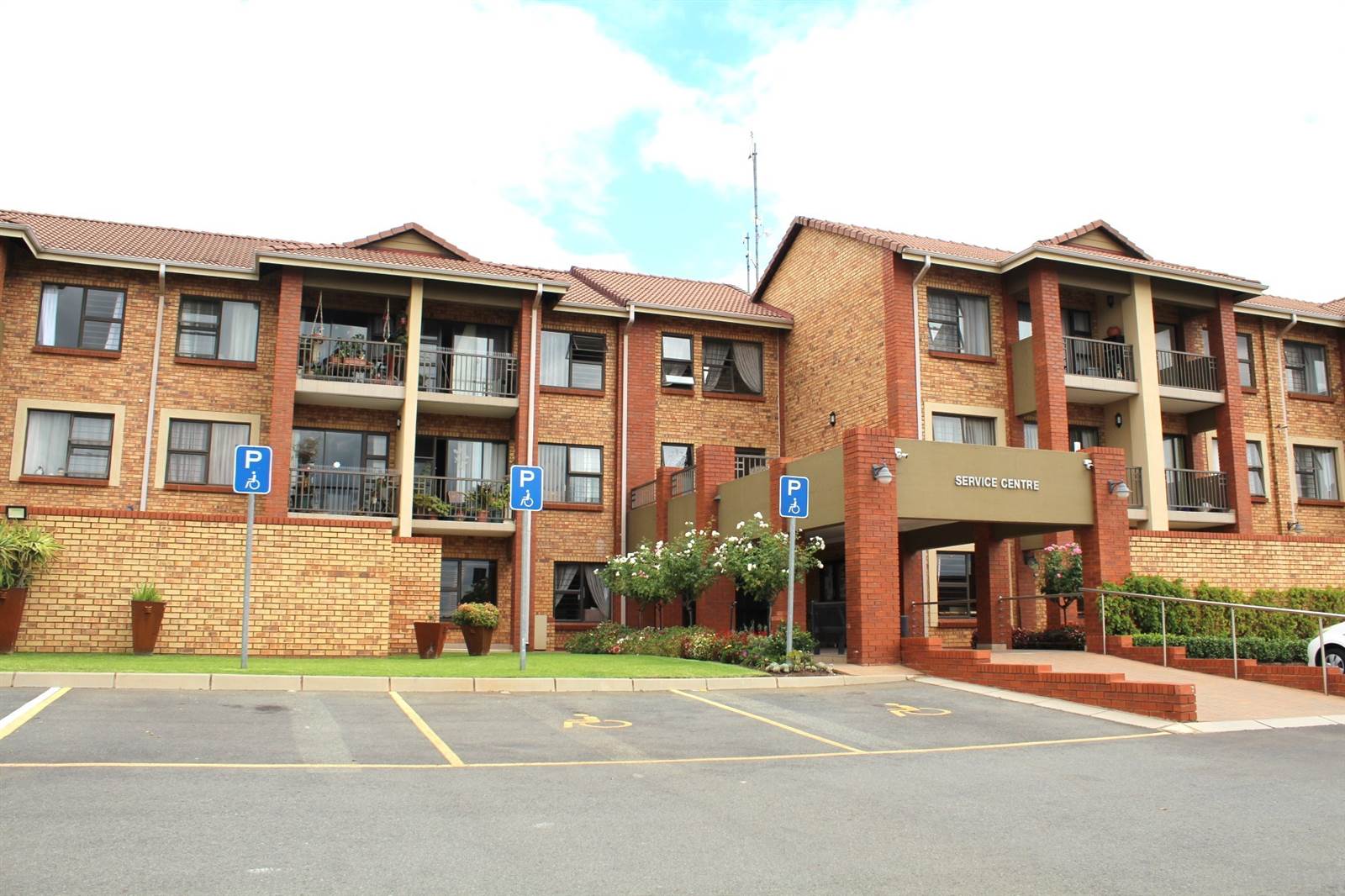1 Bed Apartment in Olivedale photo number 18