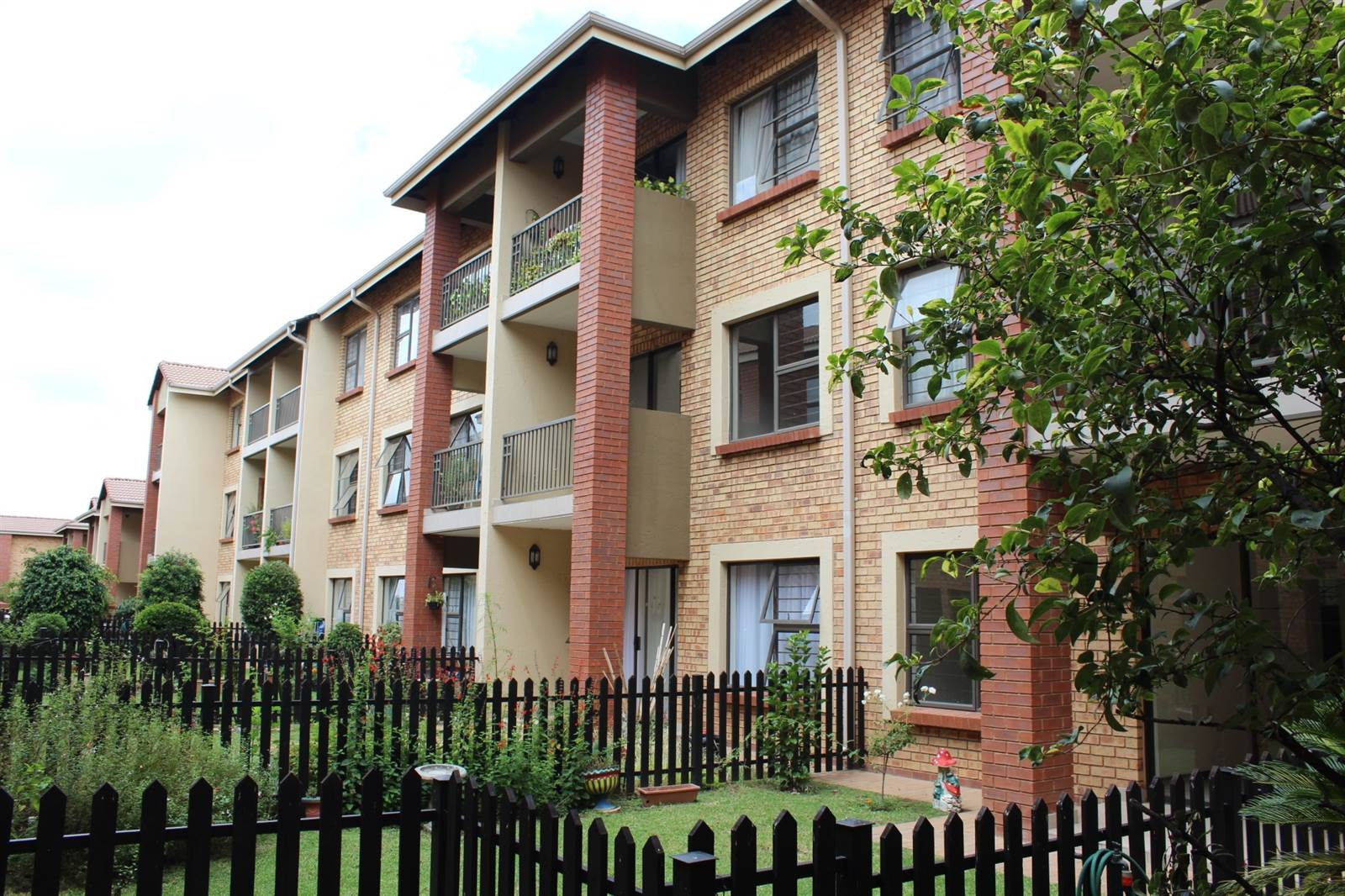 1 Bed Apartment in Olivedale photo number 1