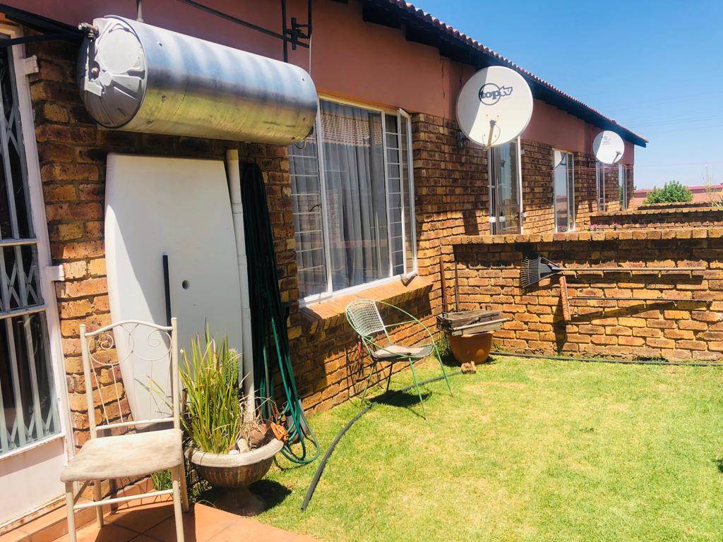2 Bed House in Sasolburg photo number 10