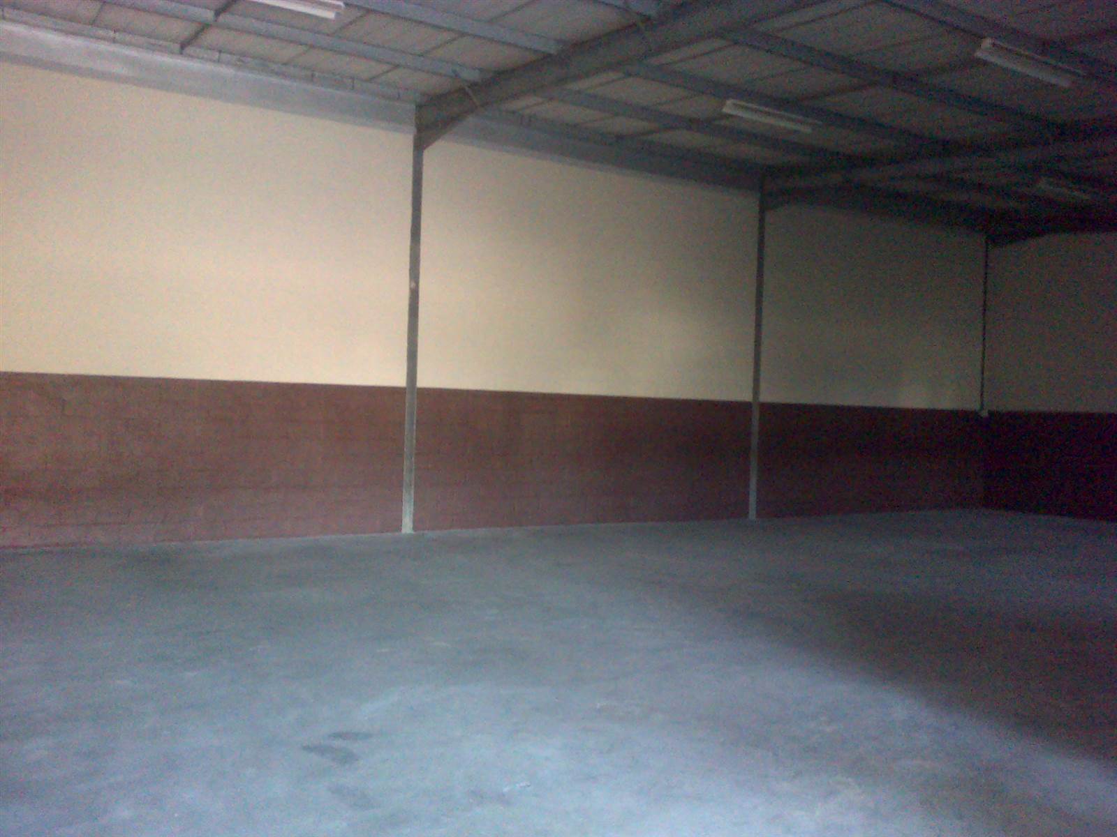 200  m² Industrial space in Alton photo number 8