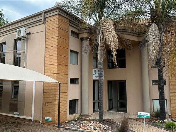 185  m² Commercial space in Highveld