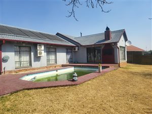 5 Bed House in Cosmosrand
